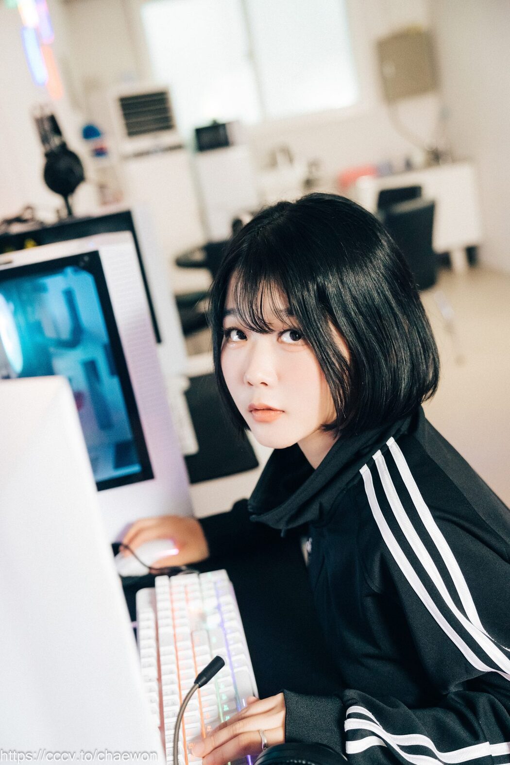 Loozy Zia 지아 – PC Room With SP A