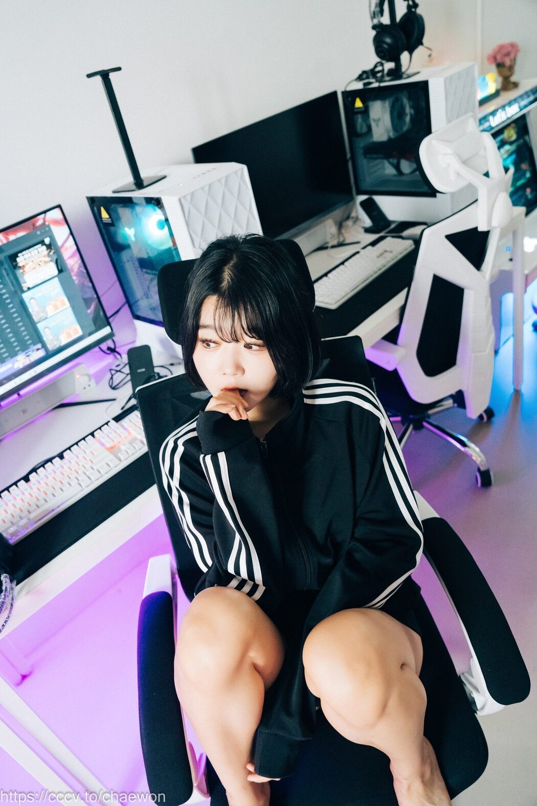 Loozy Zia 지아 – PC Room With SP A
