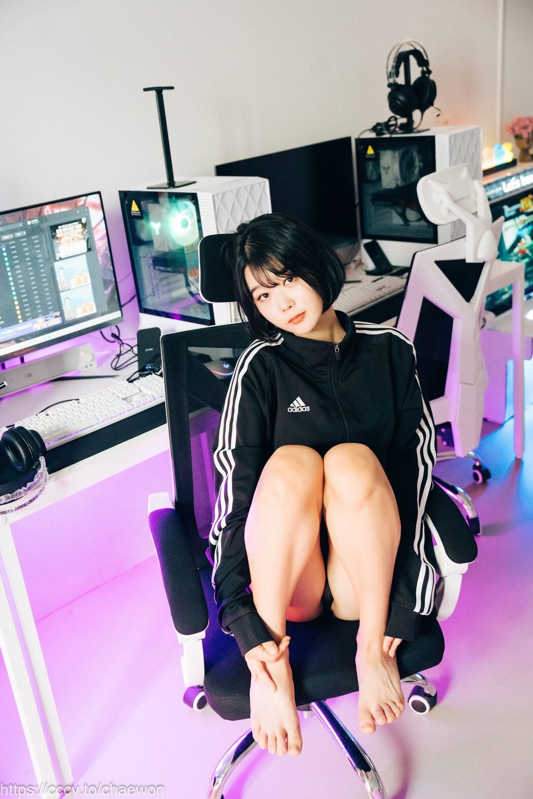 Loozy Zia 지아 – PC Room With SP A
