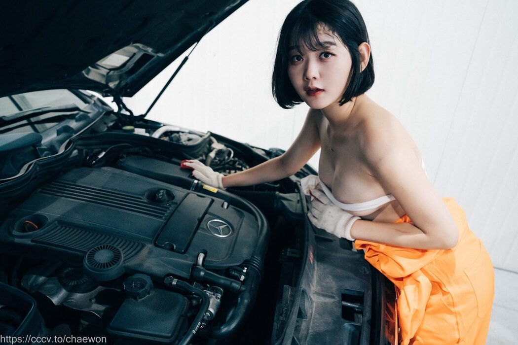 Loozy Zia 지아 – Garage Girl A