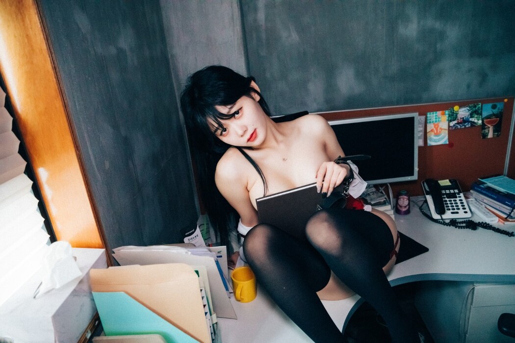 Loozy Zia 지아 – Office slave B