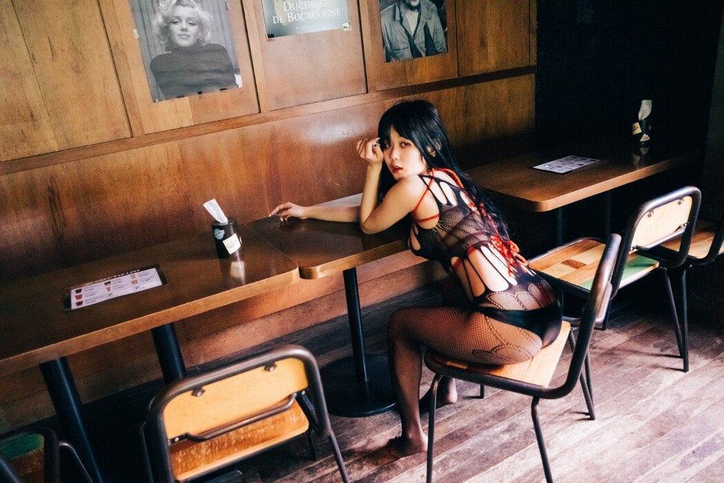 Loozy Zia 지아 – SM Bar B