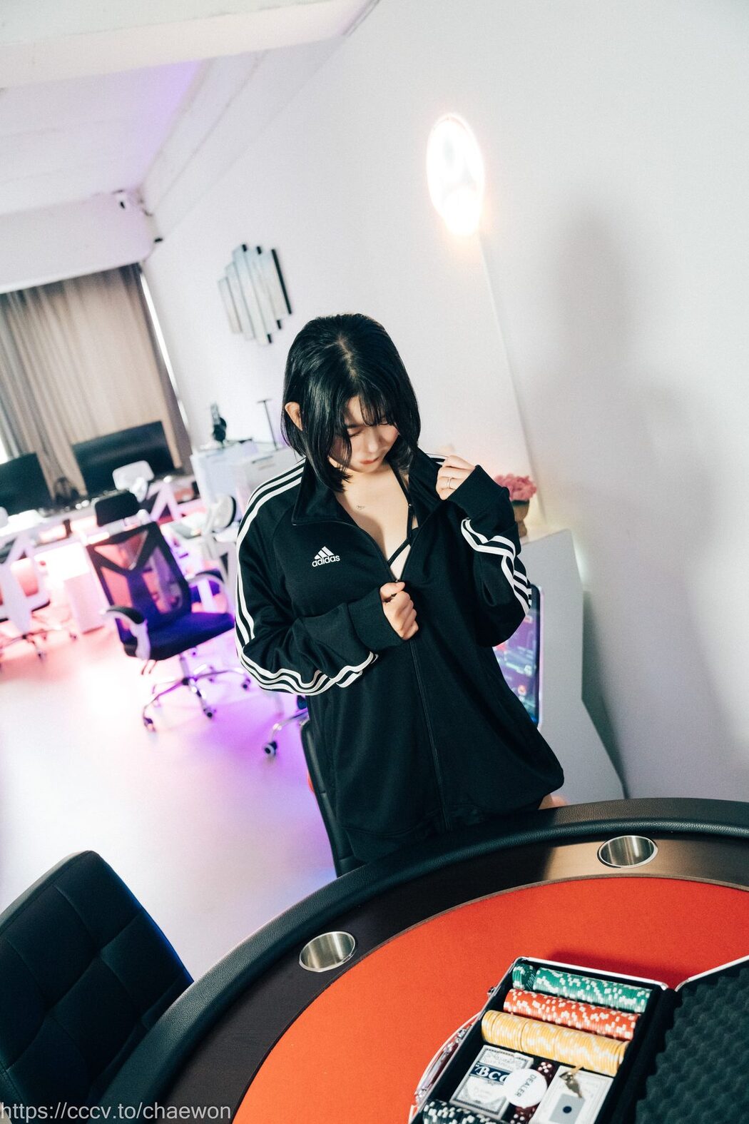 Loozy Zia 지아 – PC Room With SP A