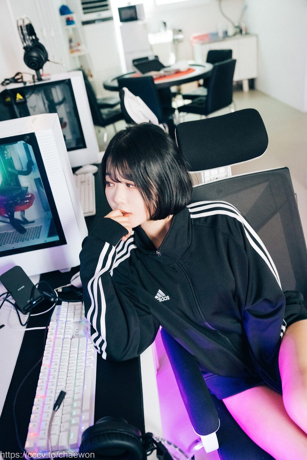 Loozy Zia 지아 – PC Room With SP A