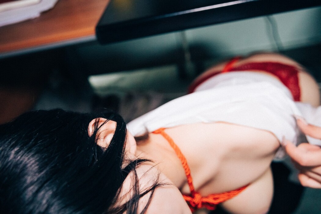 Loozy Zia 지아 – Office slave A