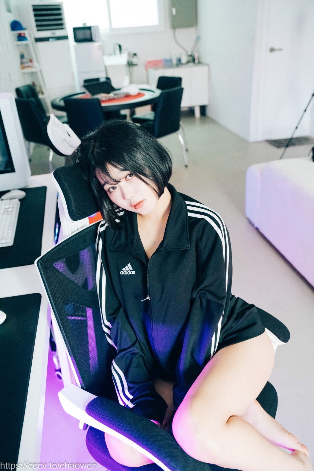 Loozy Zia 지아 – PC Room With SP A