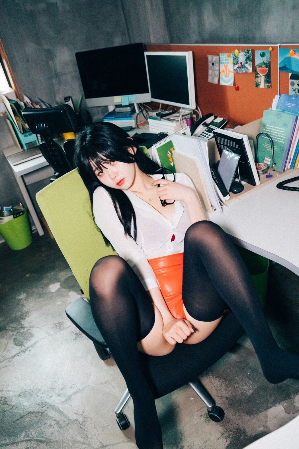 Loozy Zia 지아 – Office slave B