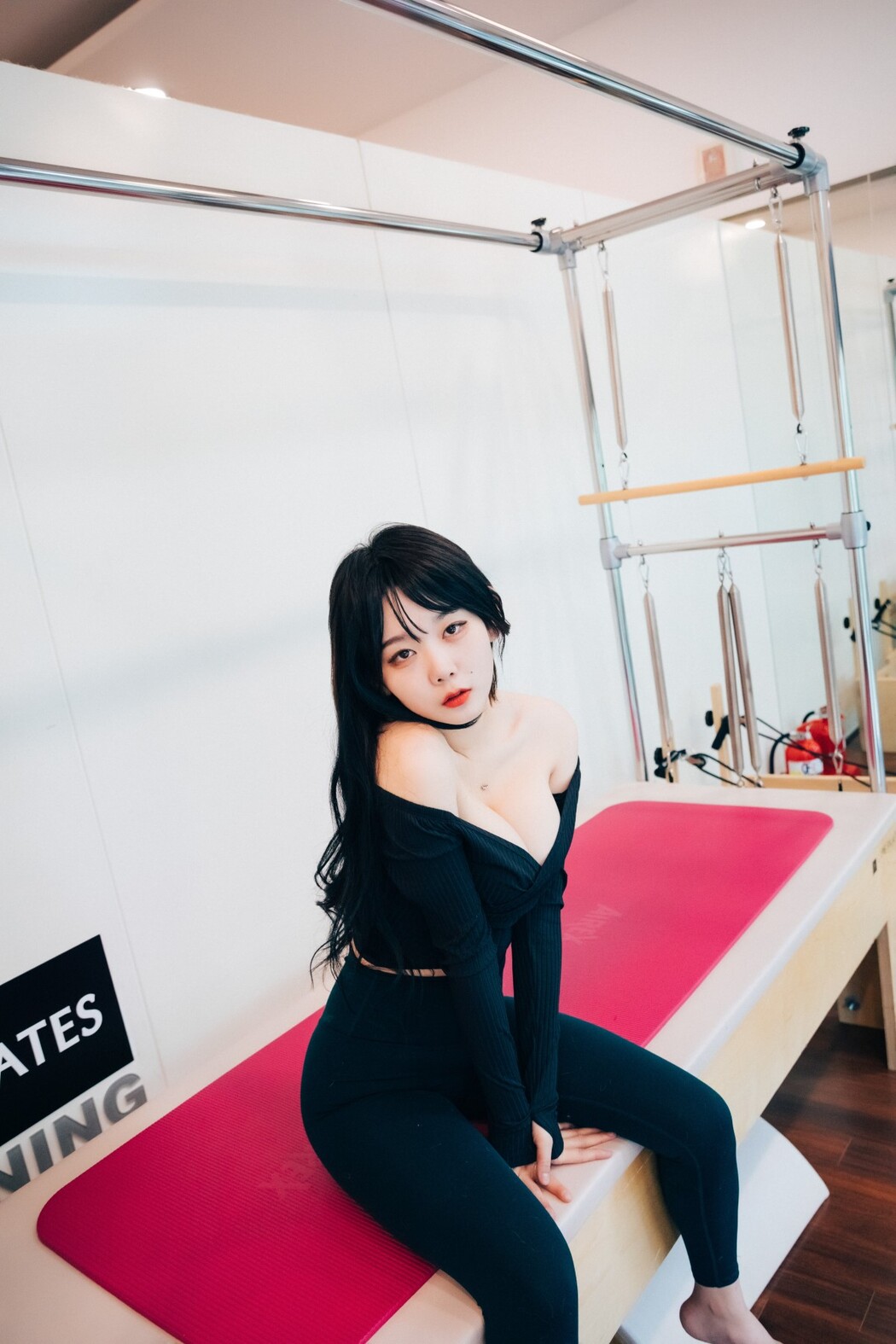Loozy Zia 지아 – Pilates Instructor Full.Ver A