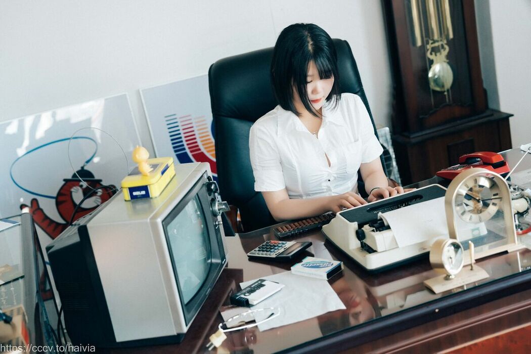 Loozy Zia 지아 – Female Employee Part1