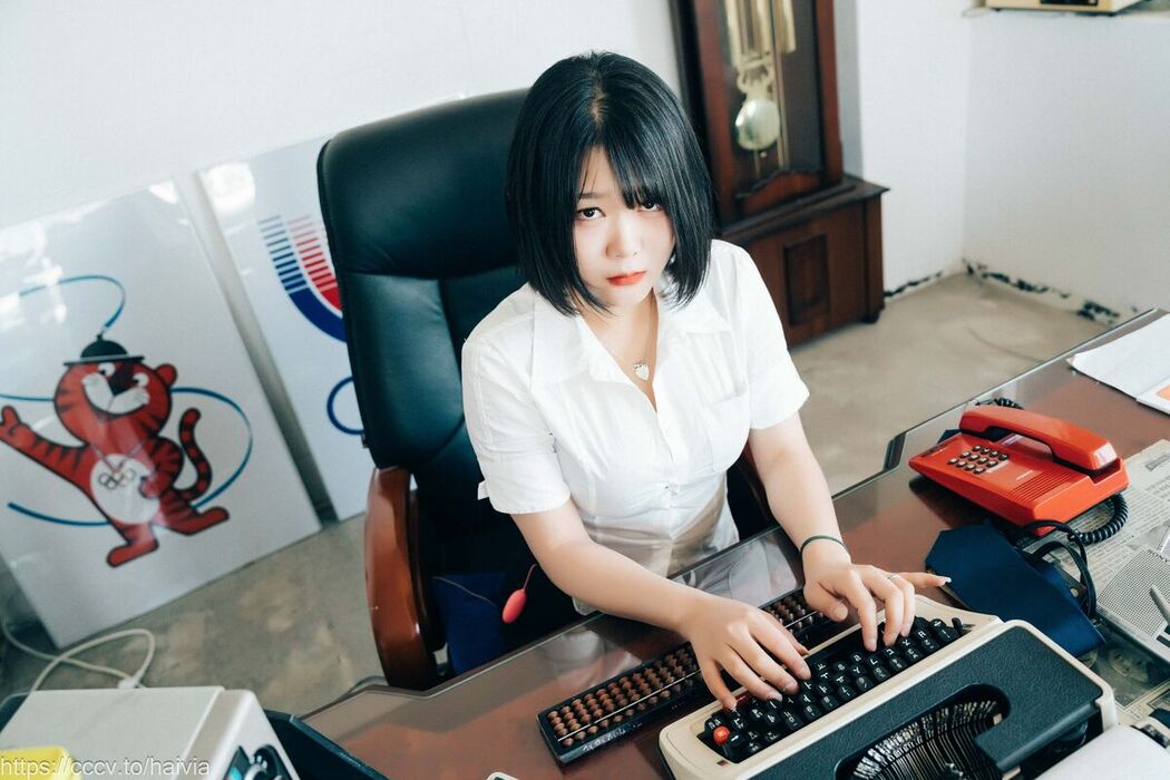 Loozy Zia 지아 – Female Employee Part1