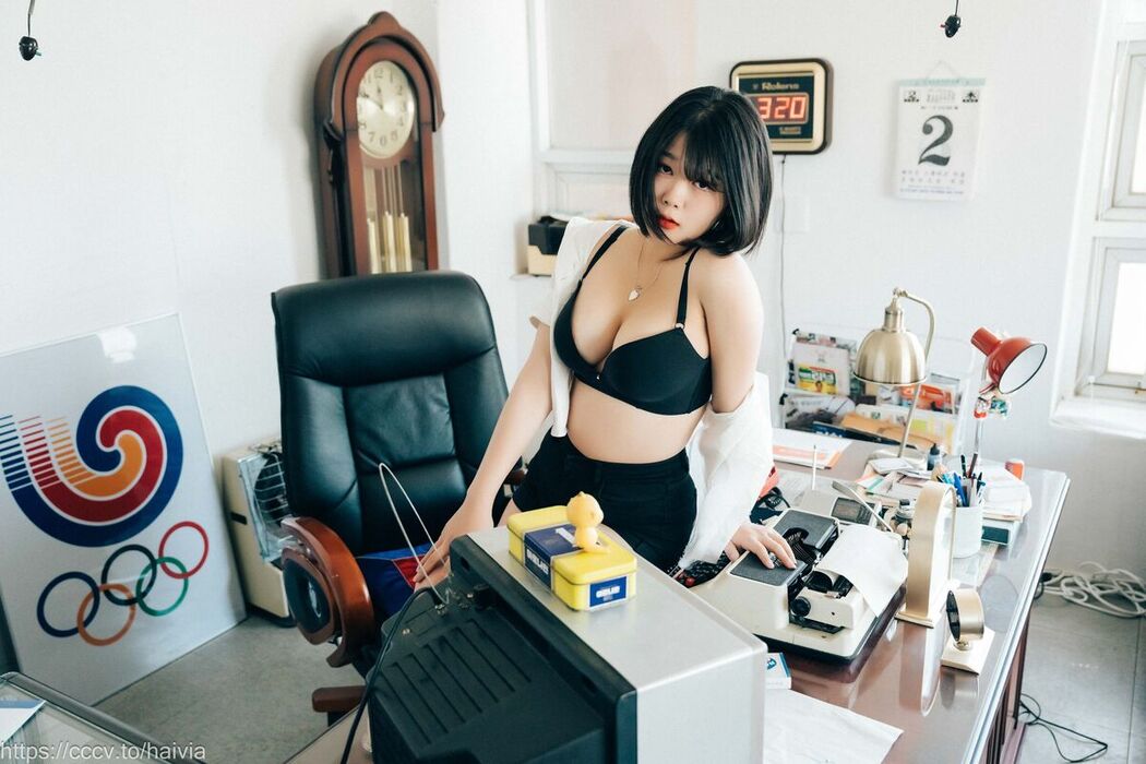 Loozy Zia 지아 – Female Employee Part1