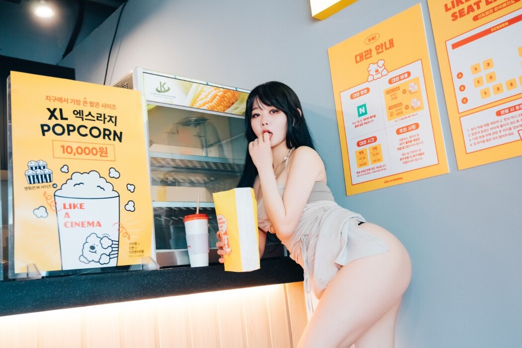 Loozy Zia 지아 – XXX In The Theater
