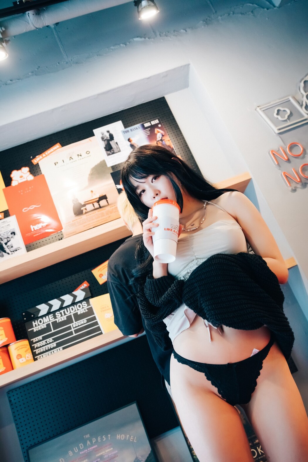 Loozy Zia 지아 – XXX In The Theater