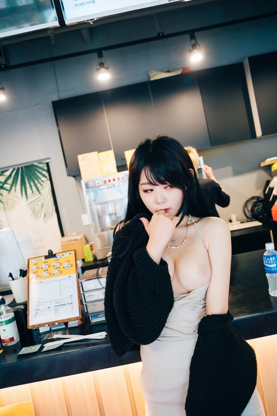 Loozy Zia 지아 – XXX In The Theater