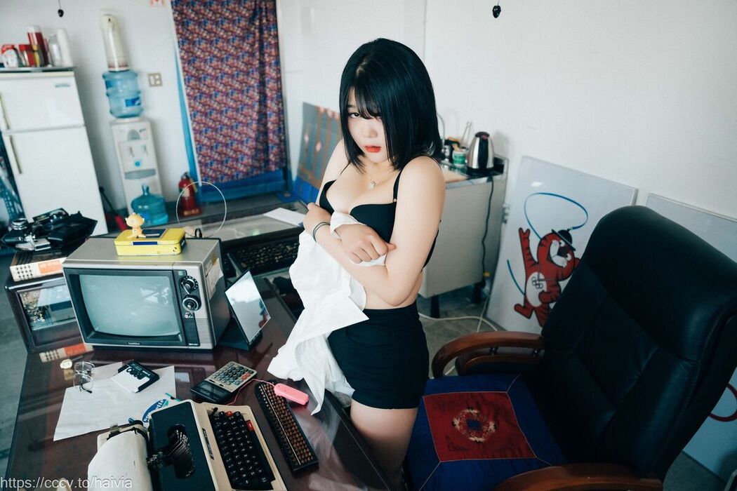 Loozy Zia 지아 – Female Employee Part1