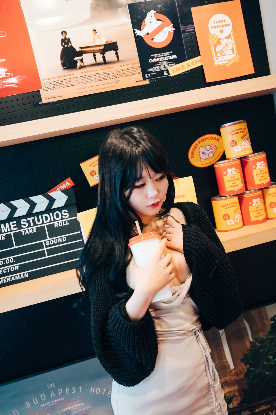 Loozy Zia 지아 – XXX In The Theater
