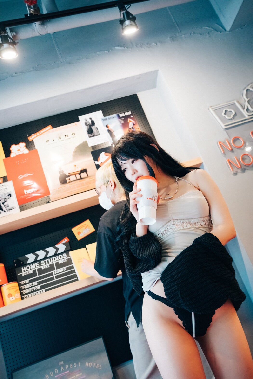 Loozy Zia 지아 – XXX In The Theater