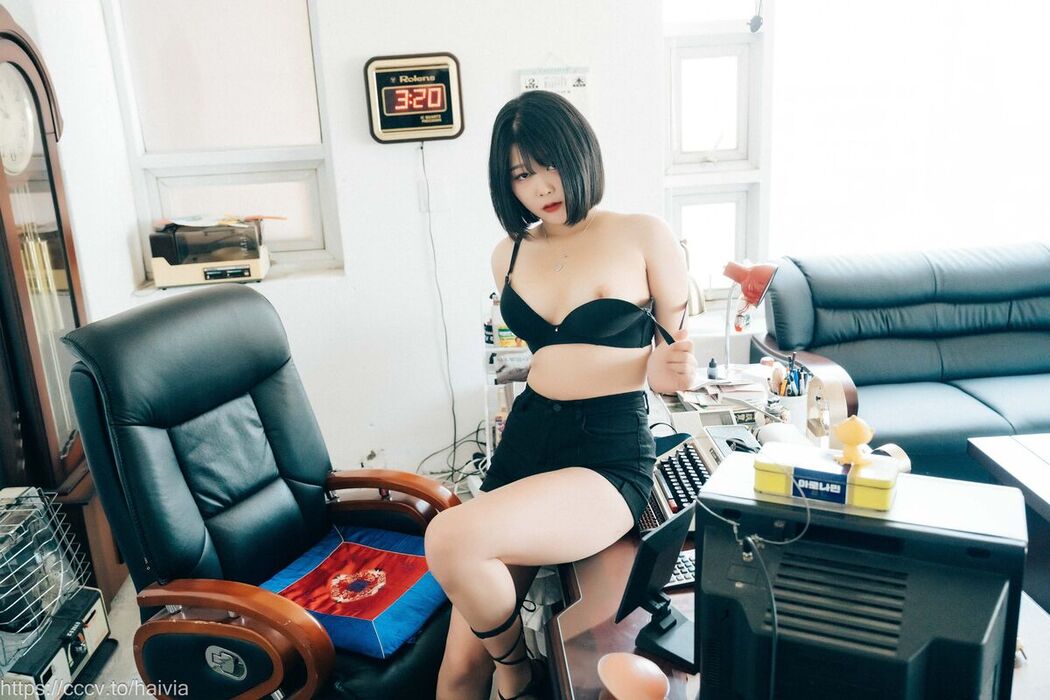 Loozy Zia 지아 – Female Employee Part1