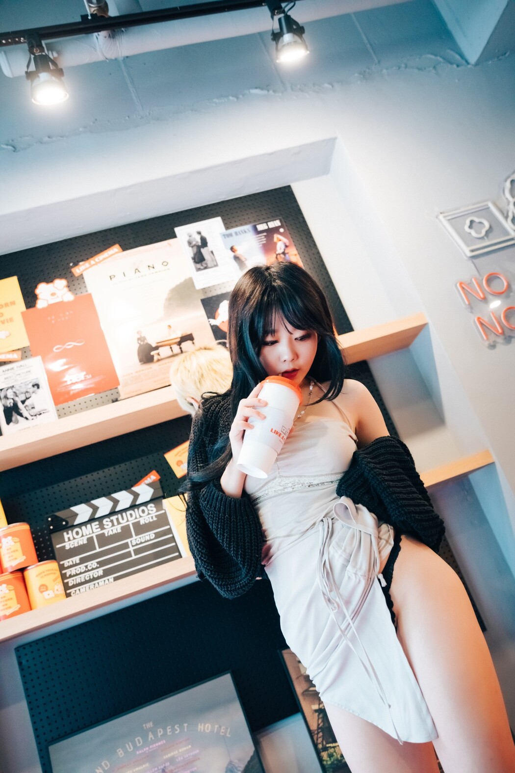 Loozy Zia 지아 – XXX In The Theater