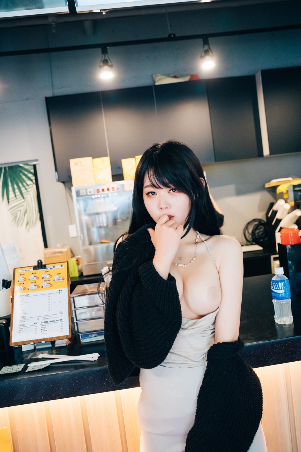 Loozy Zia 지아 – XXX In The Theater