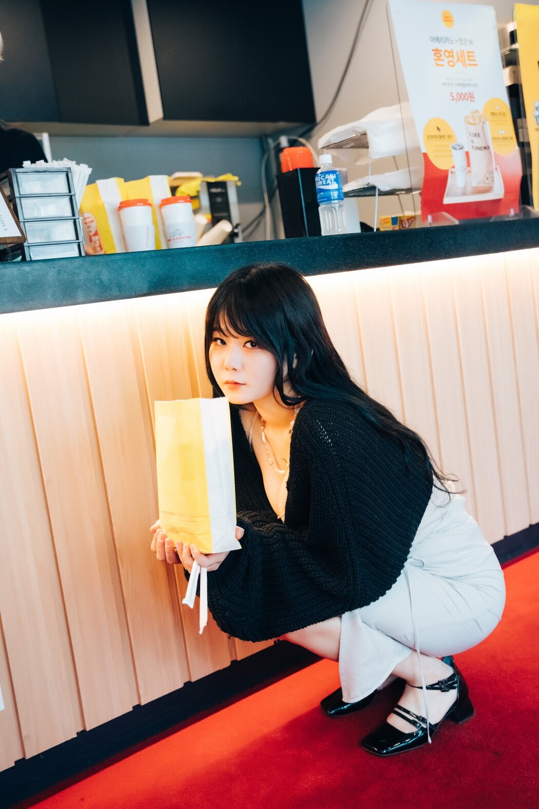 Loozy Zia 지아 – XXX In The Theater