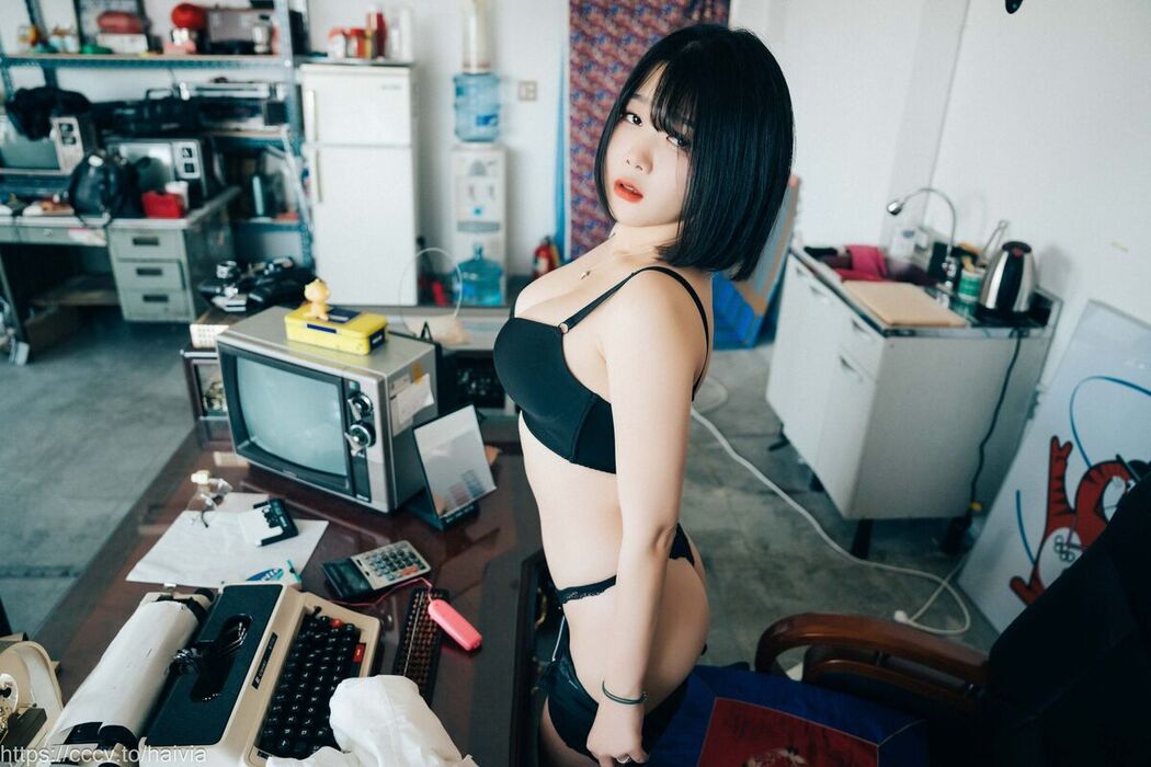 Loozy Zia 지아 – Female Employee Part1