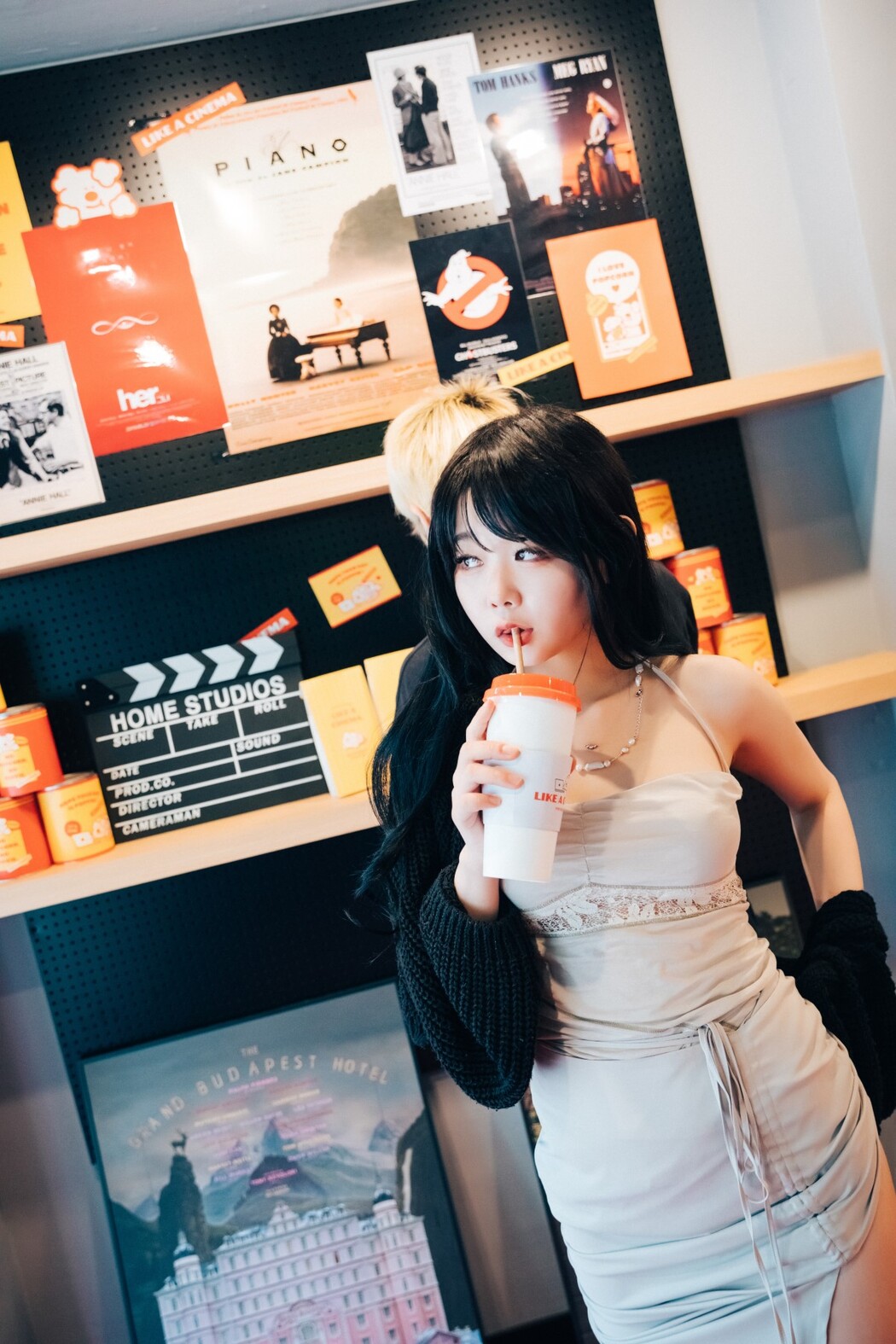 Loozy Zia 지아 – XXX In The Theater