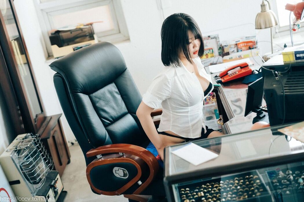 Loozy Zia 지아 – Female Employee Part1
