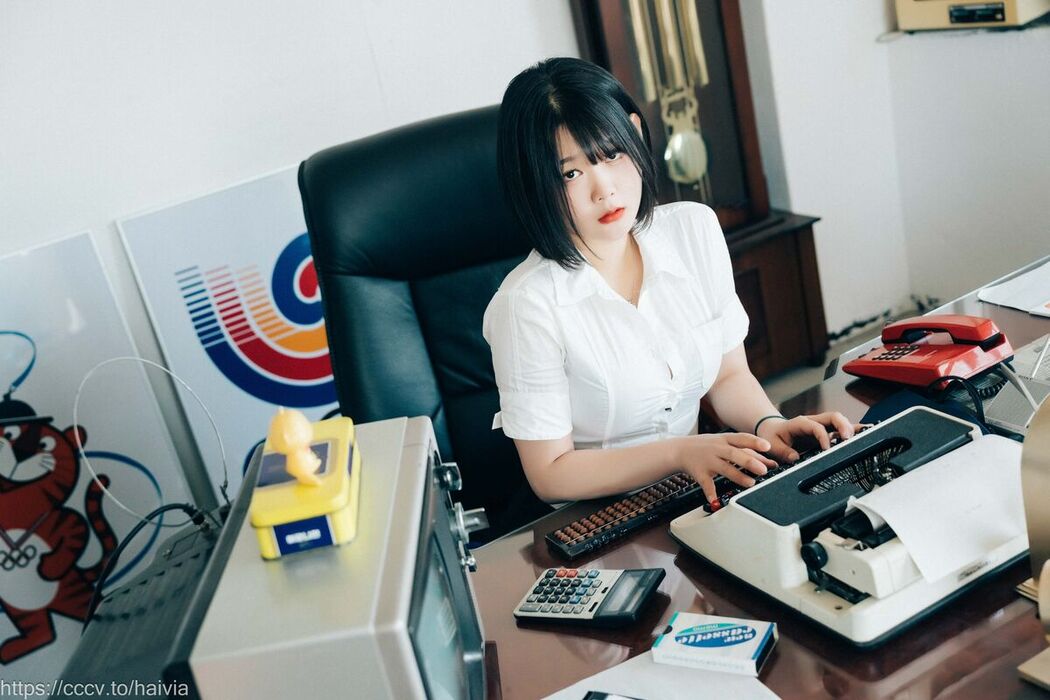 Loozy Zia 지아 – Female Employee Part1