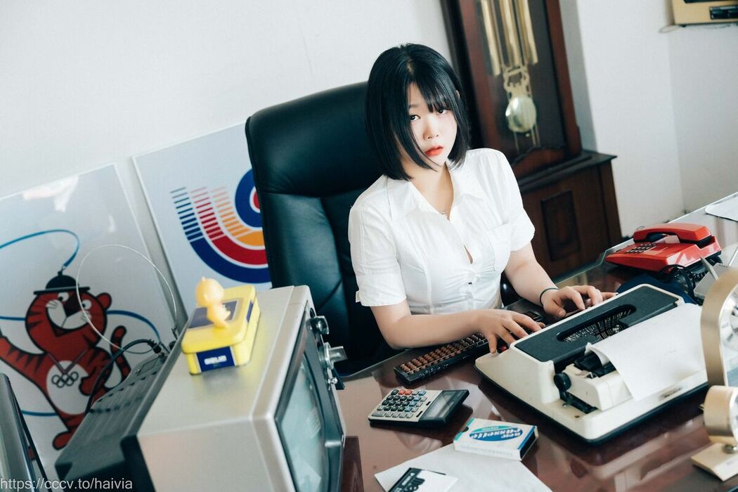 Loozy Zia 지아 – Female Employee Part1