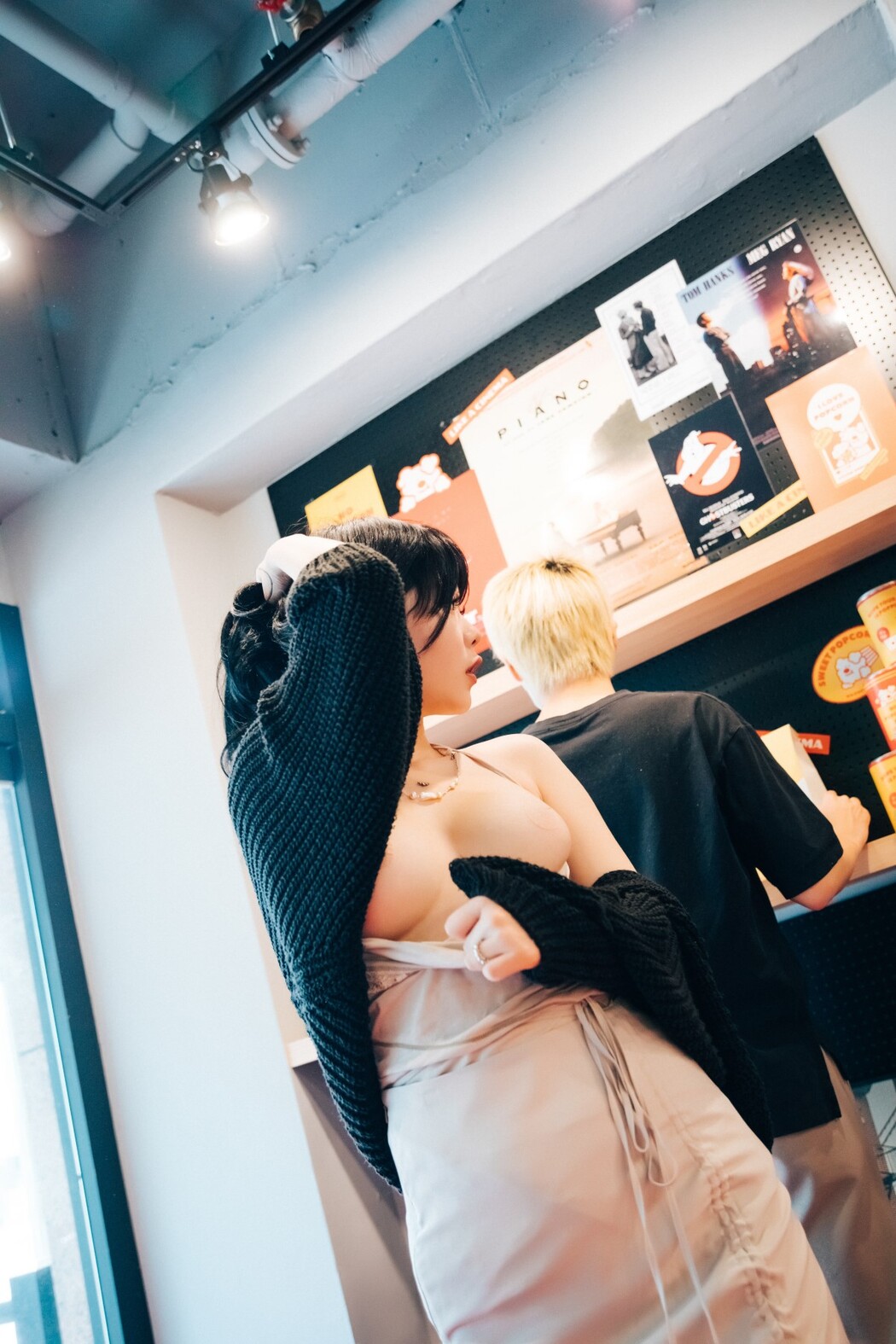 Loozy Zia 지아 – XXX In The Theater