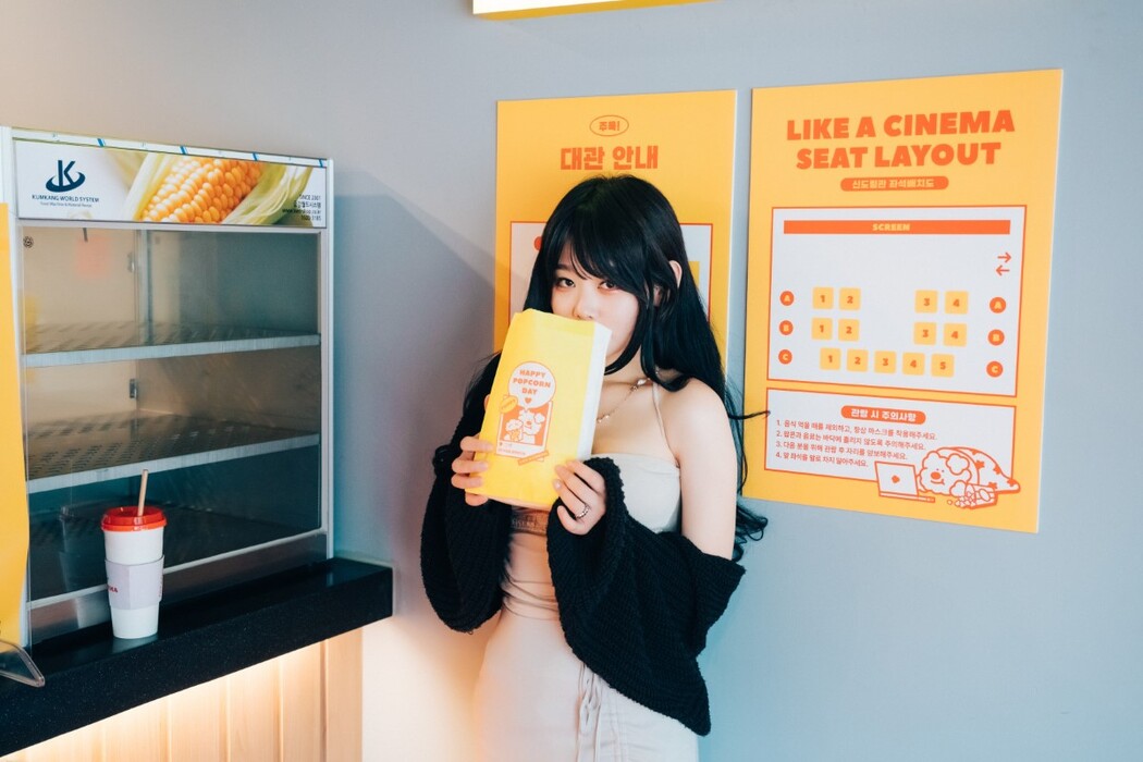 Loozy Zia 지아 – XXX In The Theater