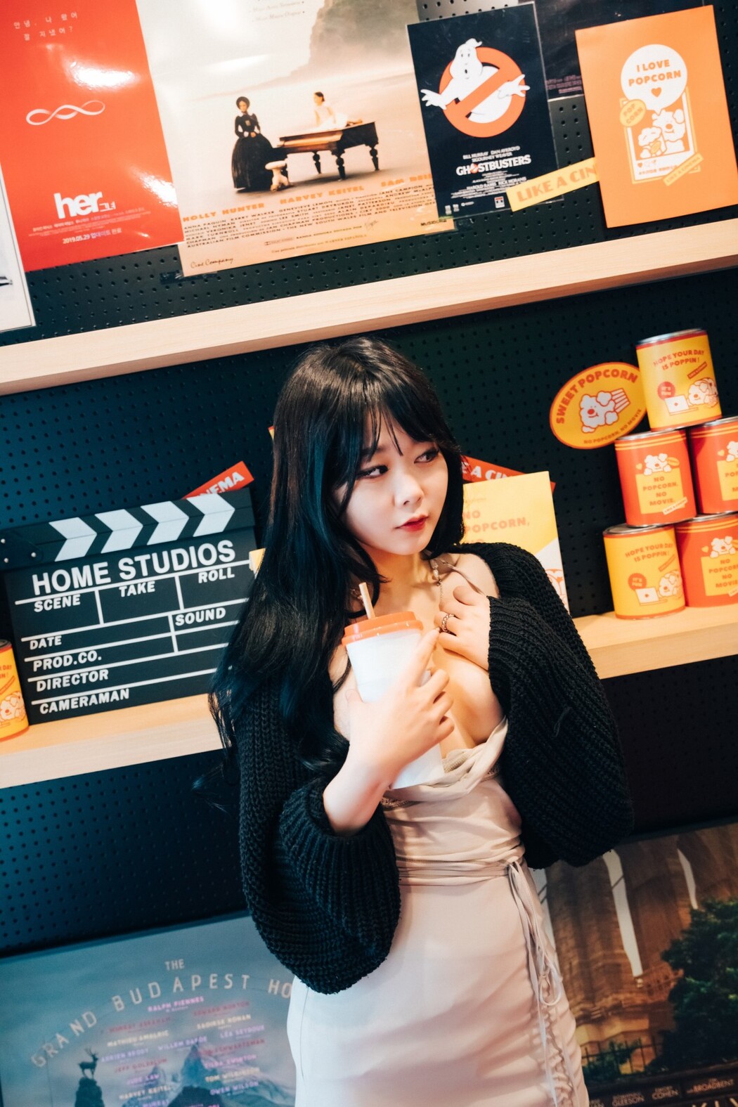 Loozy Zia 지아 – XXX In The Theater