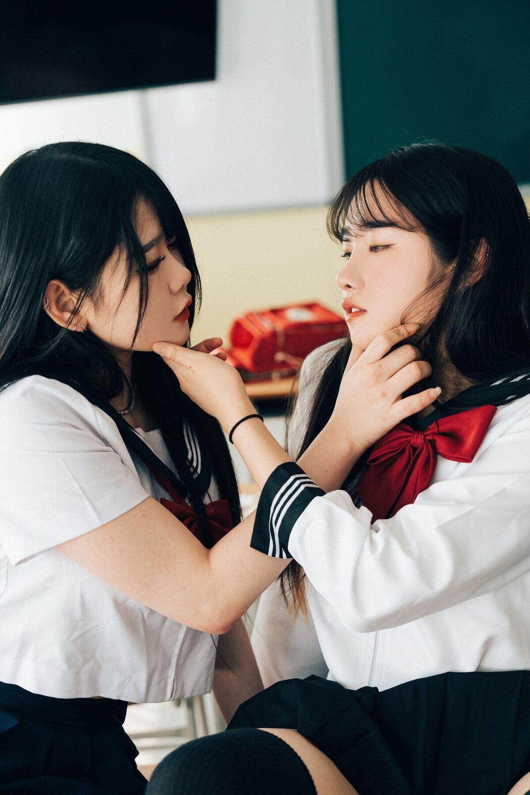 Loozy Zia 지아 x Sonson 손손 – Bitch Academy Hard B