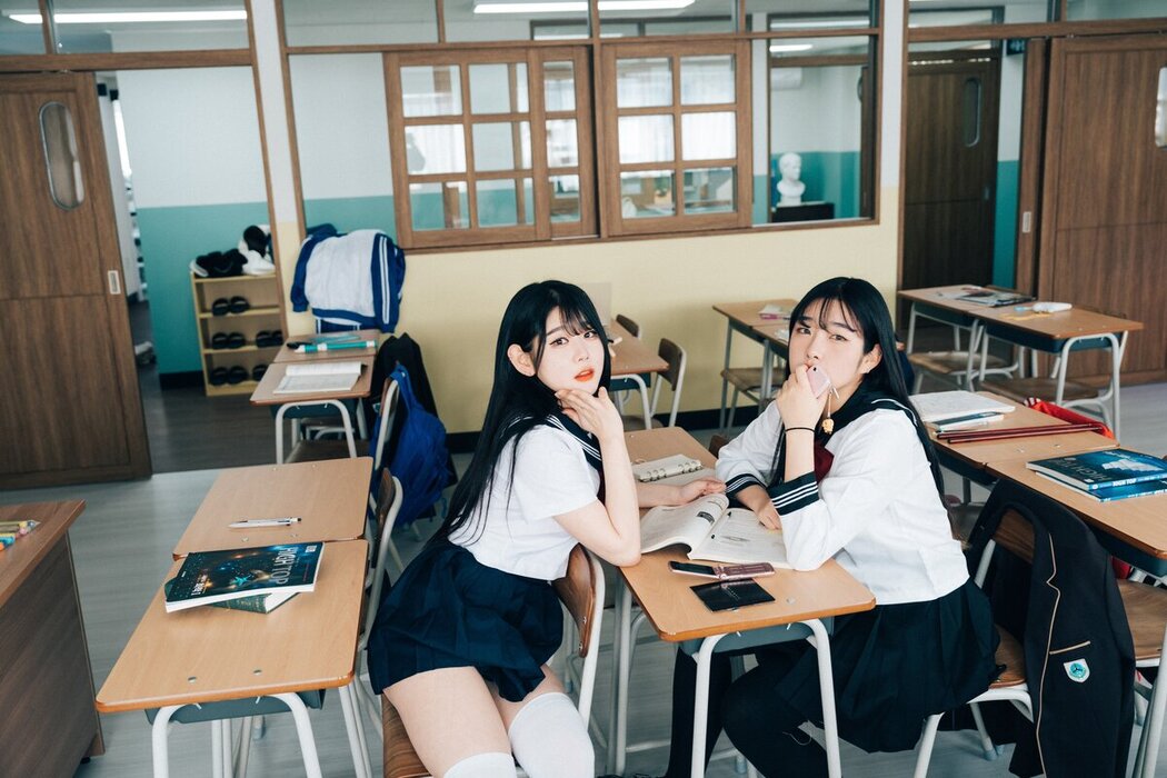 Loozy Zia 지아 x Sonson 손손 – Bitch Academy Hard B