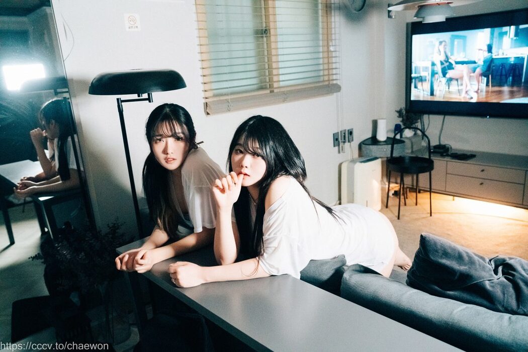 Loozy Zia 지아 x Sonson 손손 – Yuri Girls Love B