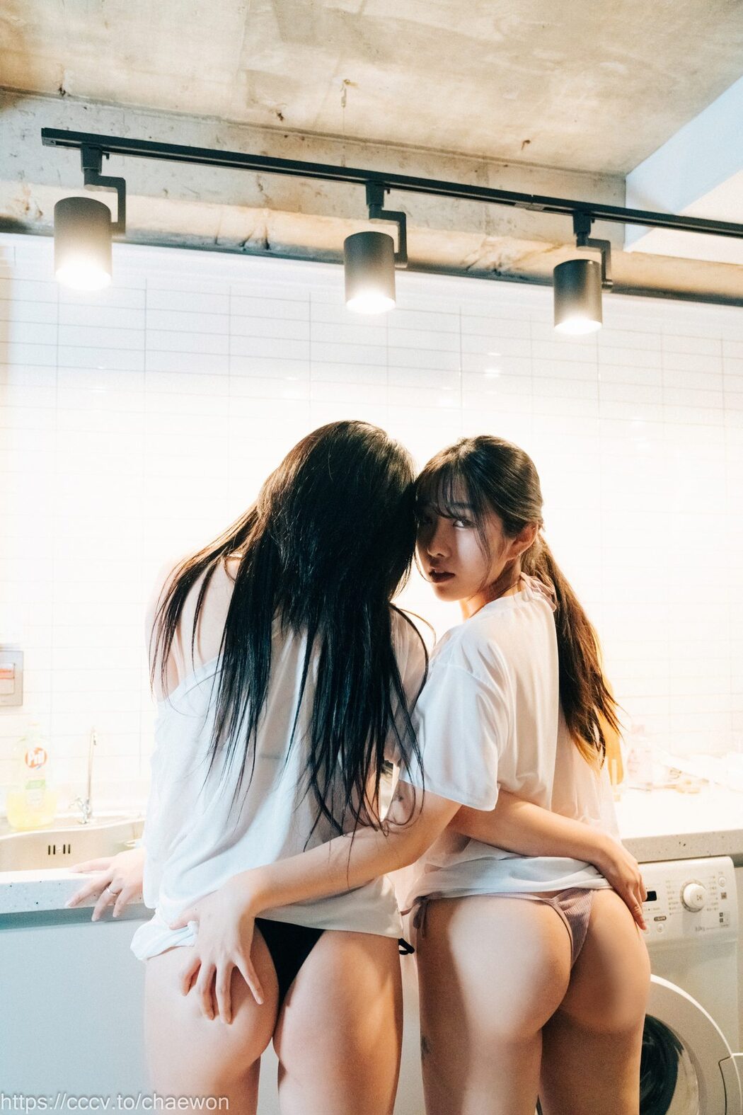 Loozy Zia 지아 x Sonson 손손 – Yuri Girls Love B