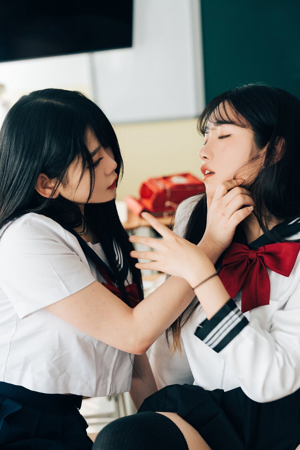 Loozy Zia 지아 x Sonson 손손 – Bitch Academy Hard B
