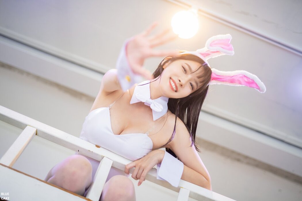 BLUECAKE Ahrin White Black Bunny A