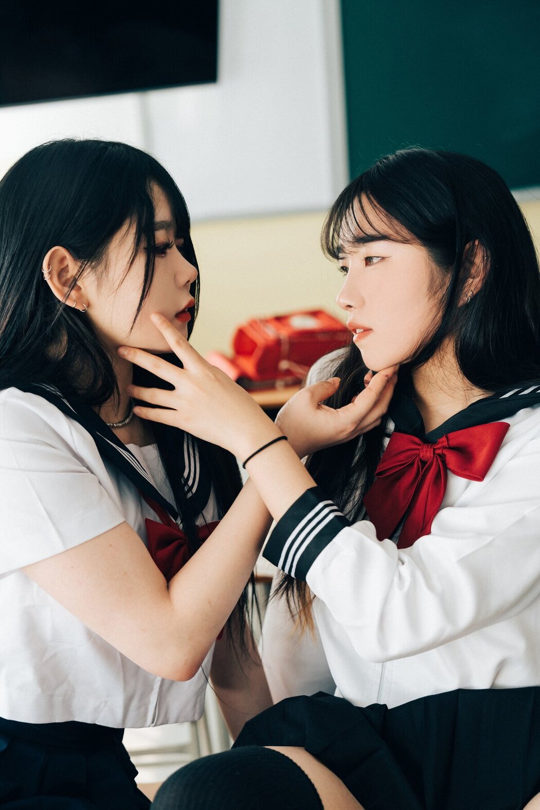 Loozy Zia 지아 x Sonson 손손 – Bitch Academy Hard B