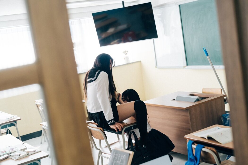Loozy Zia 지아 x Sonson 손손 – Bitch Academy Hard B