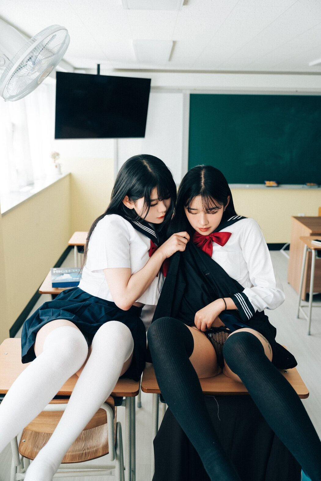 Loozy Zia 지아 x Sonson 손손 – Bitch Academy Hard B