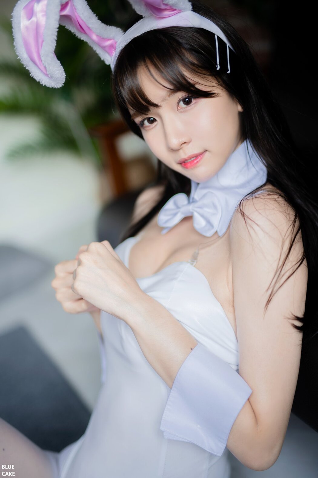BLUECAKE Ahrin White Black Bunny A