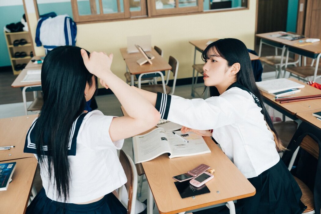 Loozy Zia 지아 x Sonson 손손 – Bitch Academy Hard B