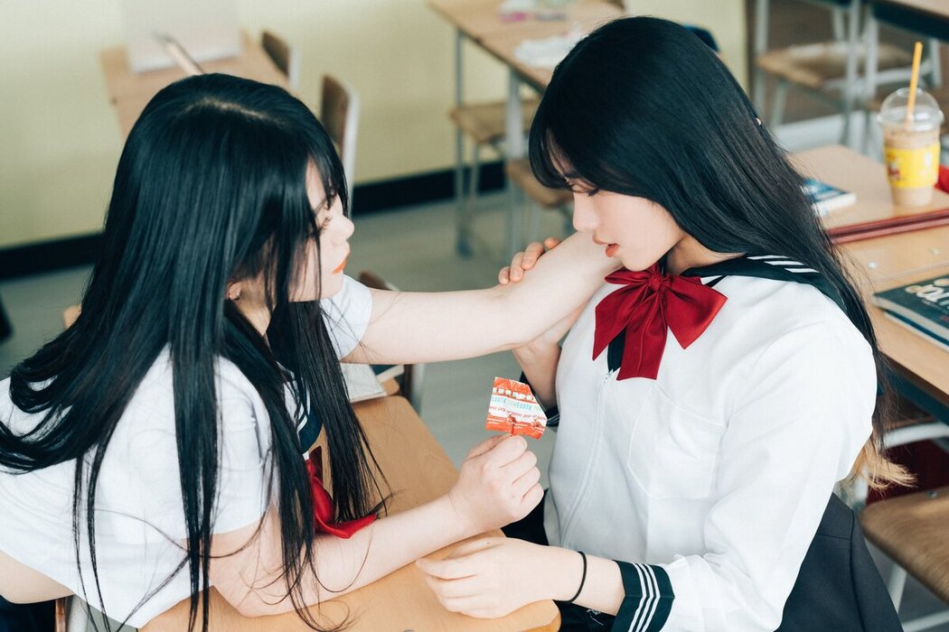 Loozy Zia 지아 x Sonson 손손 – Bitch Academy Hard B