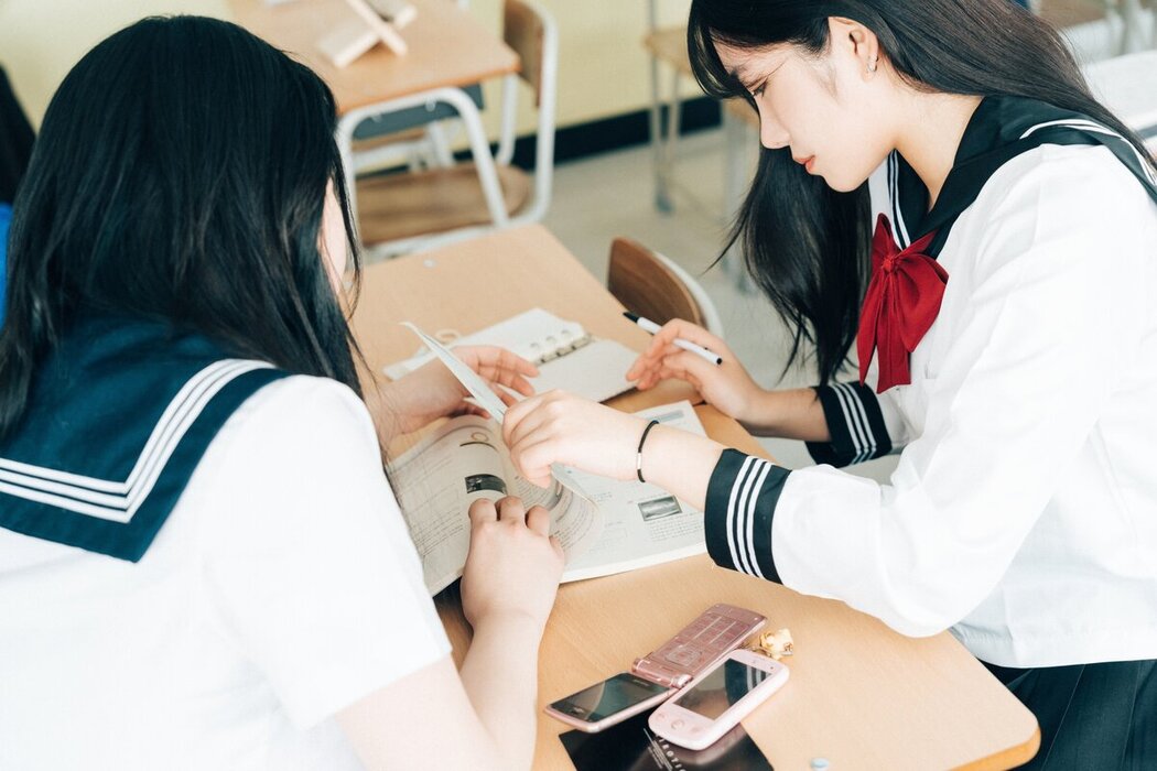 Loozy Zia 지아 x Sonson 손손 – Bitch Academy Hard B