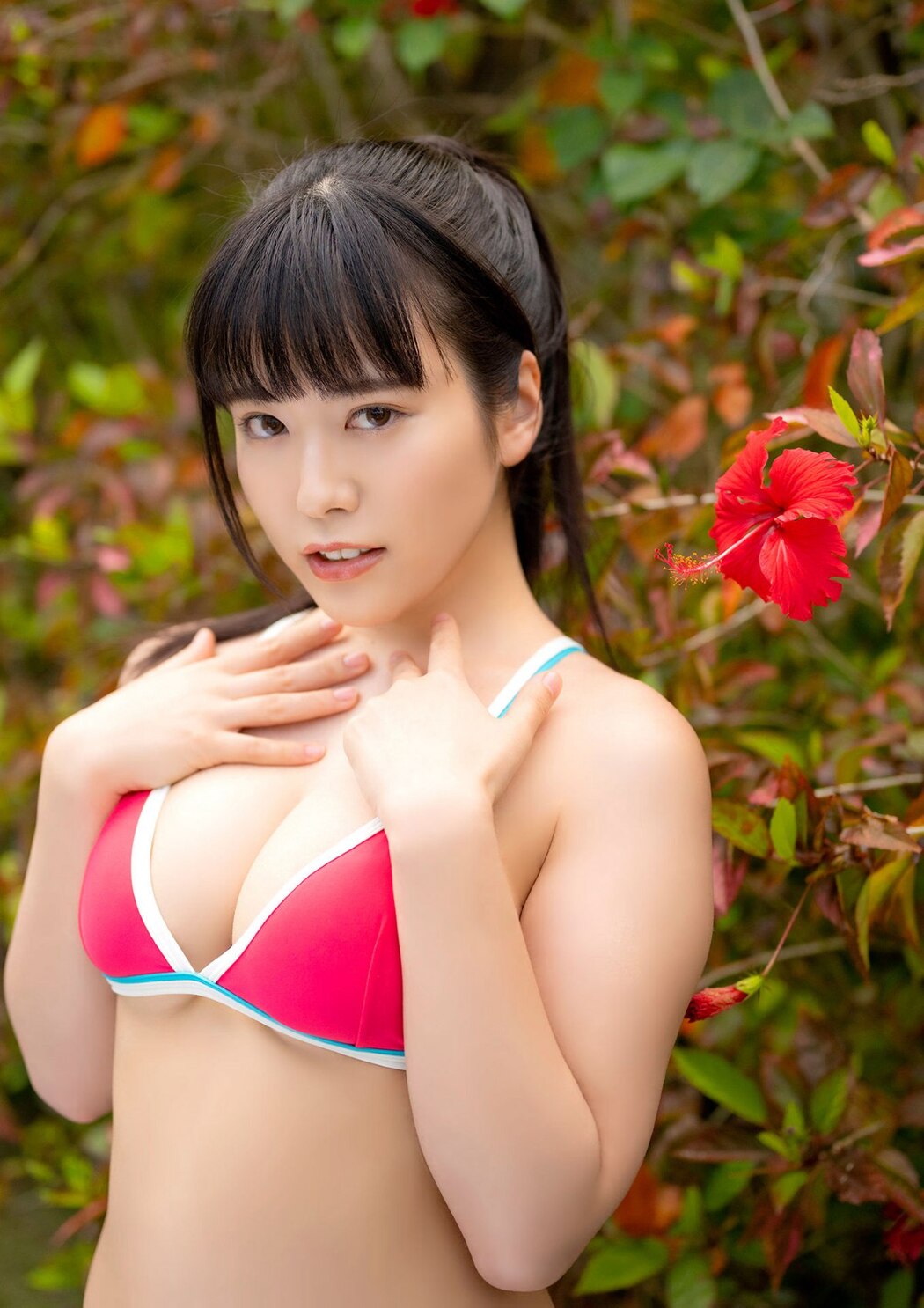 Young Champion Photobook Umi Shinonome 東雲うみ – Really Provocation