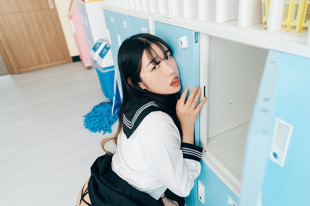 Loozy Zia 지아 x Sonson 손손 – Bitch Academy Hard A