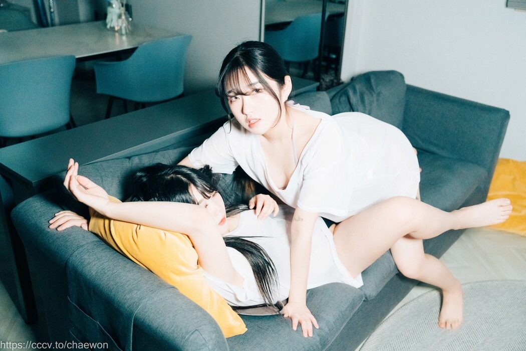 Loozy Zia 지아 x Sonson 손손 – Yuri Girls Love A