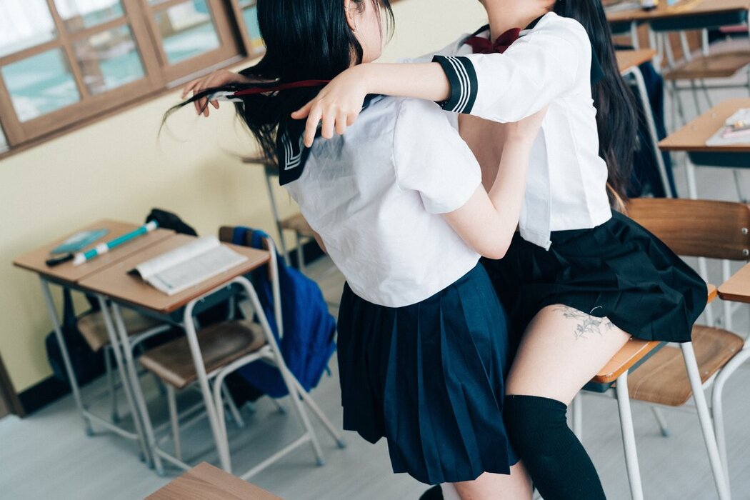 Loozy Zia 지아 x Sonson 손손 – Bitch Academy Hard B